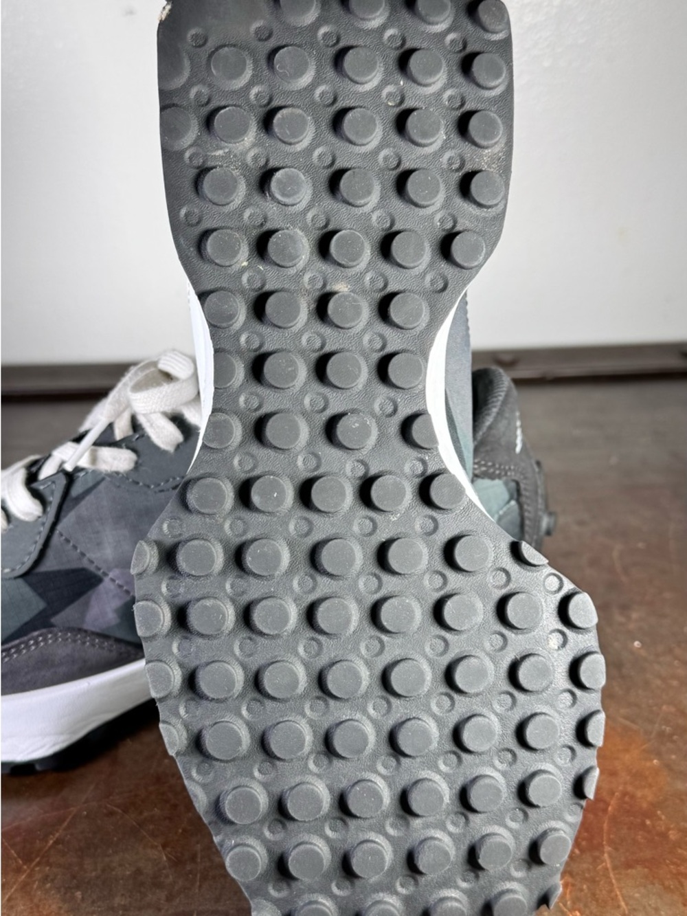New Balance Figs 327 Women’s Size 9.5/Men’s 8 Gray Camouflage Athletic Sneakers - Picture 9 of 10